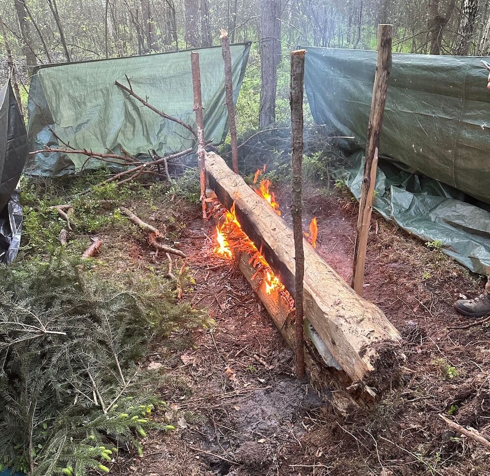 Przetrwanie w trudnych warunkach to podstawowa męska umiejętność